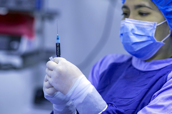 China no condiciona la venta de vacuna con ruptura de relaciones con Taiwán, sostiene senador
