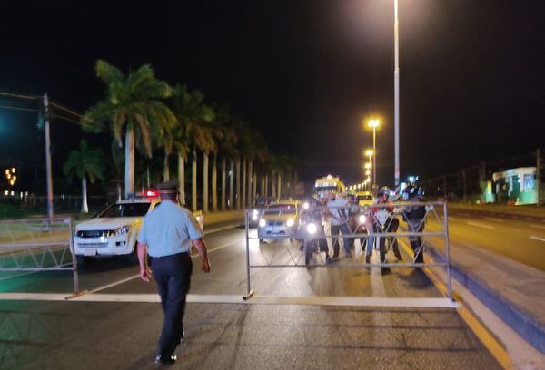 Con vallas, Policía realizó control minucioso en varios puntos - Nacionales - ABC Color