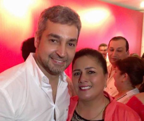 EBY entregó G. 22,5 millones a esposa de seccionalero y candidato a intendente