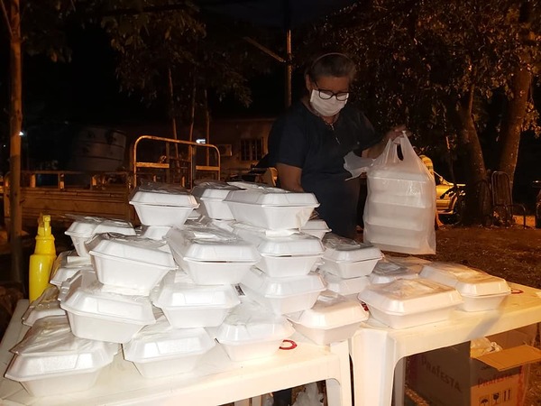 SEN entrega alimentos a familiares de pacientes del HRCDE - La Clave
