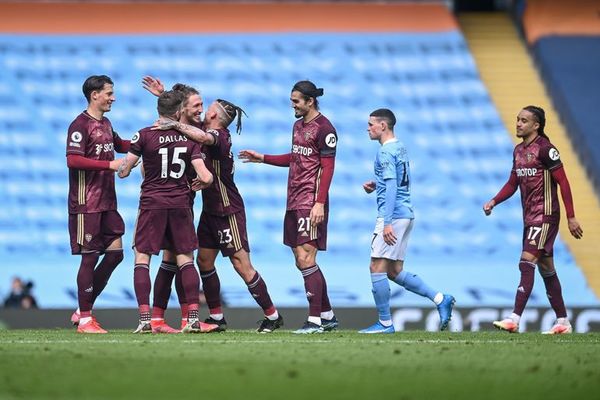 El Leeds venció al Manchester City jugando con uno menos - Fútbol - ABC Color