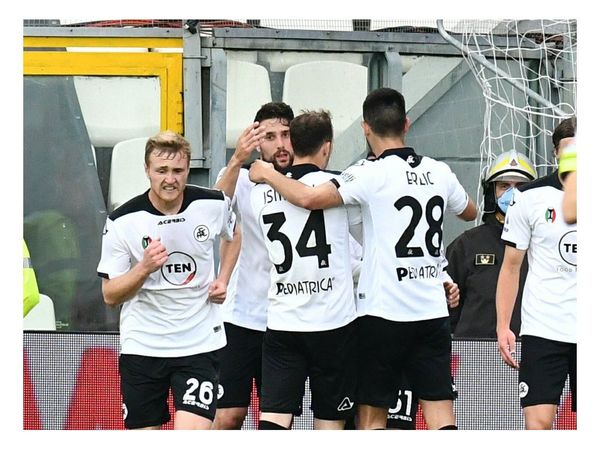 El Spezia condena al Crotone y da un paso agigantado hacia la permanencia