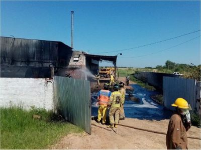 Incendio de grandes proporciones afecta a una aceitera en Ypané