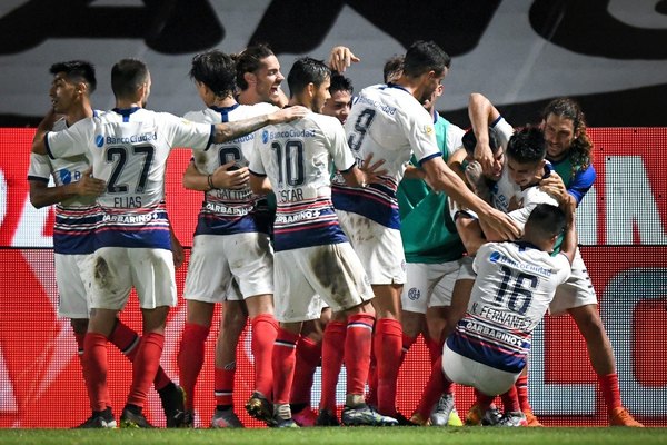 Con Ángel y Óscar Romero destacándose, San Lorenzo ganó y es escolta
