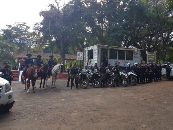 Asalto y coacción en el Botánico: ahora ya hay comisaría móvil, patrullera, Policía Montada y Linces en el lugar - ADN Digital