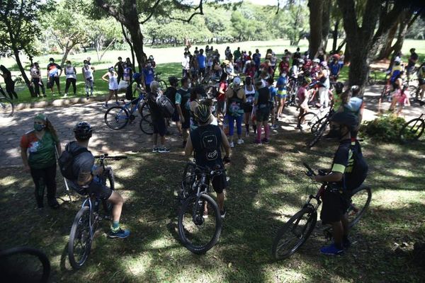 Con una concentración, deportistas exigen seguridad y limpieza en los parques - Nacionales - ABC Color