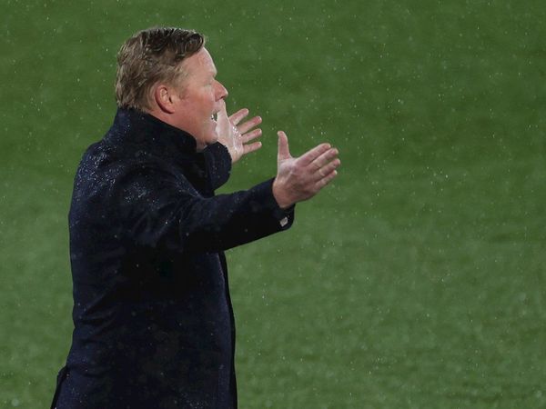 Koeman: "El penal es clarísimo, una vez más tenemos que callarnos"