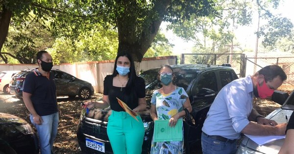 La Nación / Fiscalía entregó tres vehículos robados en Brasil y recuperados en Paraguay