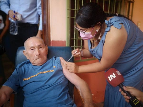 Inicia oficialmente vacunación de abuelitos en Encarnación