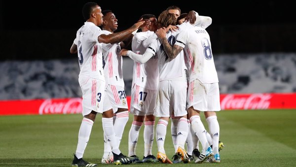 Real Madrid derrota al Barcelona y alcanza el liderato de LaLiga
