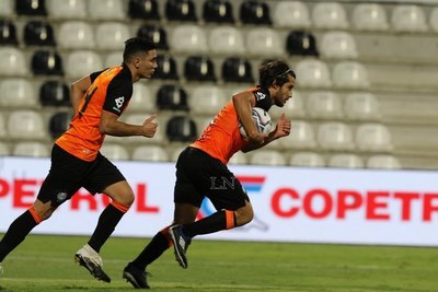 Olimpia rescata agónicamente un empate ante el '12' y se baja de la cima