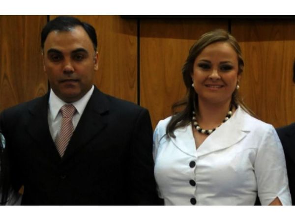 Fijan nueva fecha de audiencia para ex fiscal general y esposa