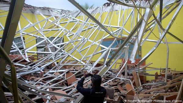 Terremoto deja al menos siete muertos en Indonesia