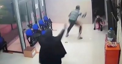 La Nación / Video viral: Héroe de blanco salvó a bebé de morir asfixiado
