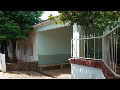 HOMBRE TERMINÓ HERIDO DE BALA MIENTRAS COMPARTÍA UNA RONDA DE TRAGOS