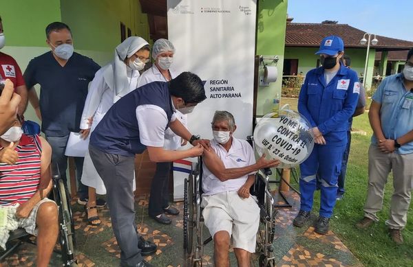 Se inicia inmunización anticovid a adultos mayores en Alto Paraná - ABC en el Este - ABC Color
