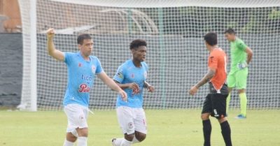 Golazo y bailecito de Julián Benítez en la División Intermedia