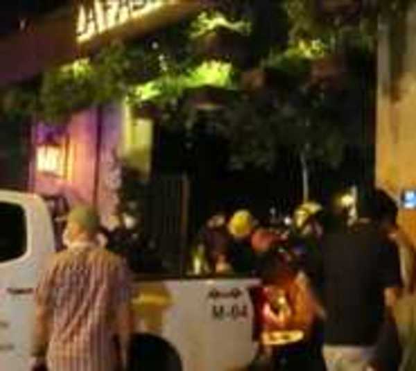 Funcionarios municipales intervienen locales con fiestas clandestinas - Paraguay.com
