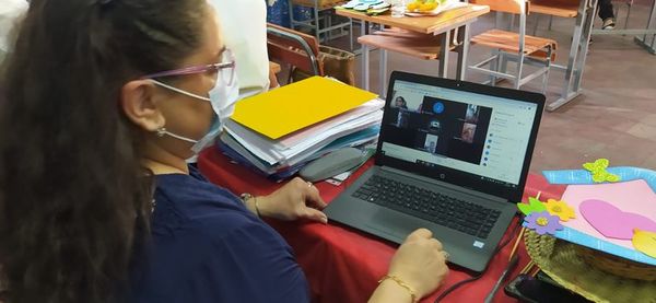 Siguen clases virtuales en zonas rojas por covid - Nacionales - ABC Color