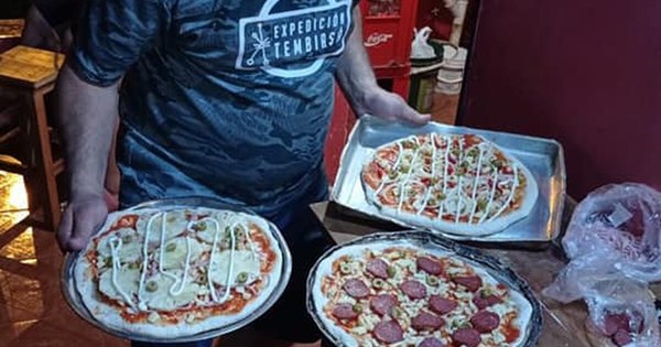 La Nación / Freddy Valenzuela preparó pizzas en el albergue del HNI: “Hay que celebrar la vida”