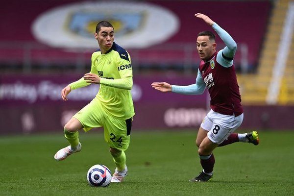 Newcastle gana con “Miggy” de titular y se aleja del descenso