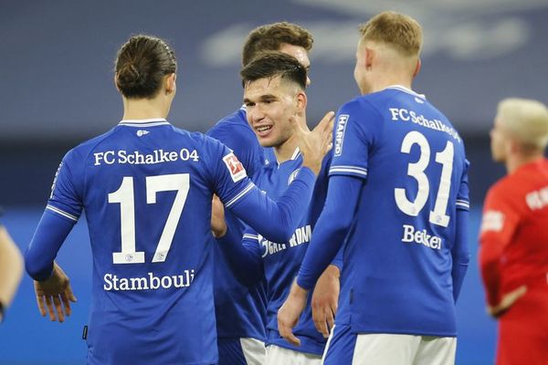 El colista Schalke logra su segundo triunfo en esta Bundesliga - Fútbol - ABC Color