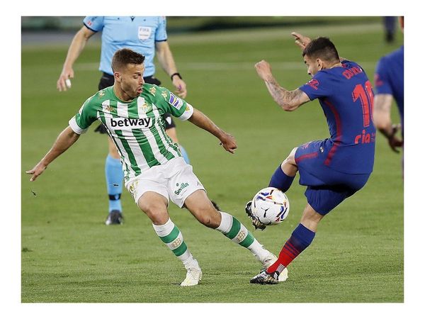 El Atlético aguanta el liderato
