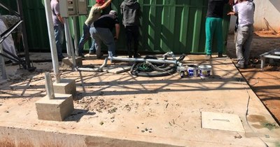La Nación / Intendente de Caacupé intenta desmantelar de forma arbitraria torre de telefonía, denuncian