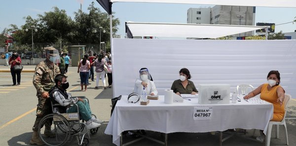 Perú: cerraron los comicios más fragmentados de su historia, pero aún no hay resultados oficiales - ADN Digital