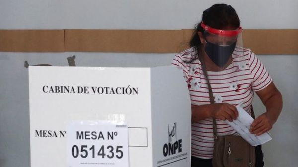 Sondeos a boca de urna: Pedro Castillo lidera en las elecciones en Perú