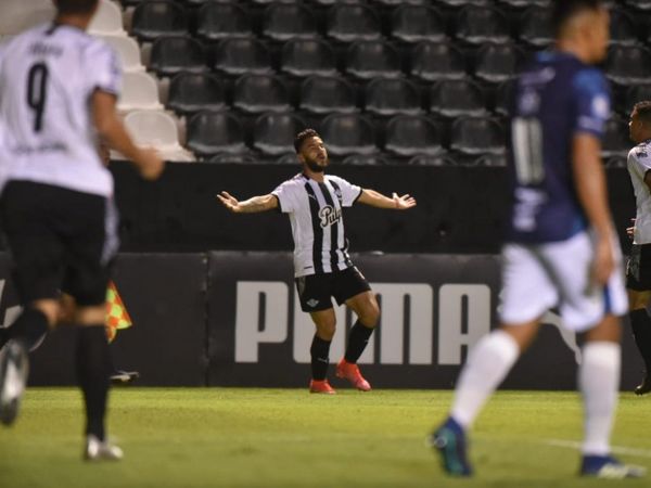 Libertad vence a Guaireña y toma la punta