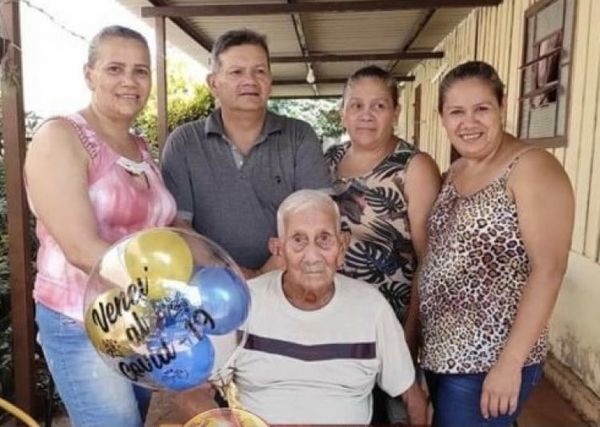 Hombre de 92 años venció al Covid internado en su casa en Pedro Juan