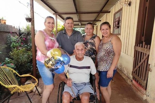 Hombre de 92 años venció al Covid internado en su casa en Pedro Juan