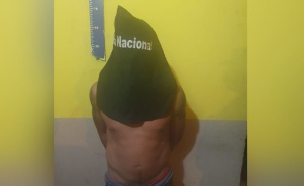 Amenazó con degollar a adolescente si no la aceptaba como pareja