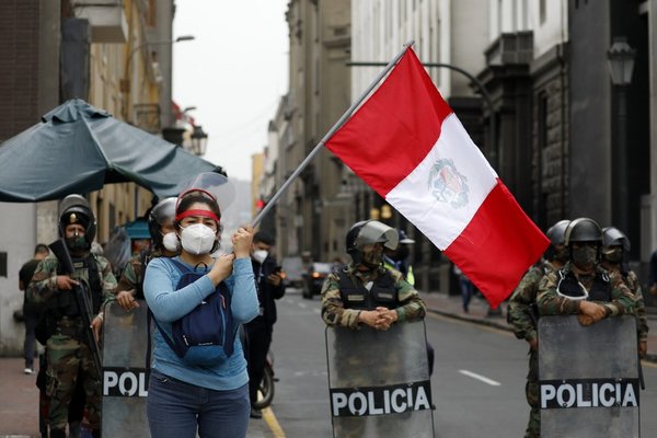 Ajustada carrera para definir qué candidatos pasan a la segunda vuelta en Perú