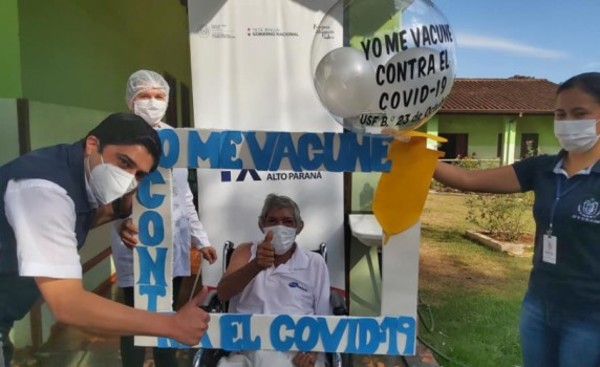 Inmunizan a 60 abuelos de hogares en Alto Paraná