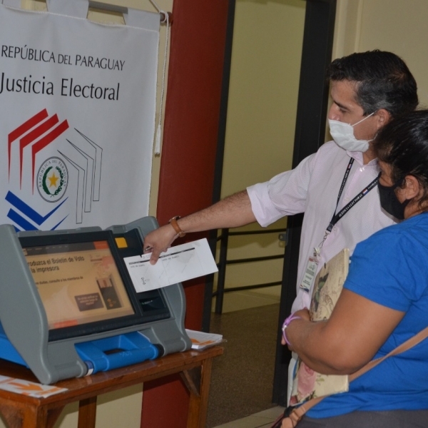 Socializan uso de máquina de votación en Alto Paraná