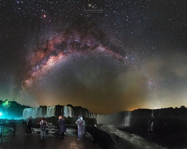 Las Cataratas del Iguazú bajo las estrellas: las increíbles fotos tomadas por un astrofotógrafo