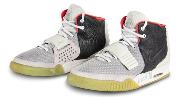 La Nación / Zapatillas de Kanye West tras el millón de dólares