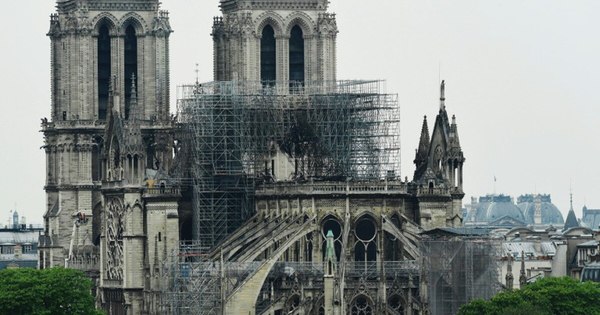 La Nación / Notre Dame, un largo camino hacia la reconstrucción