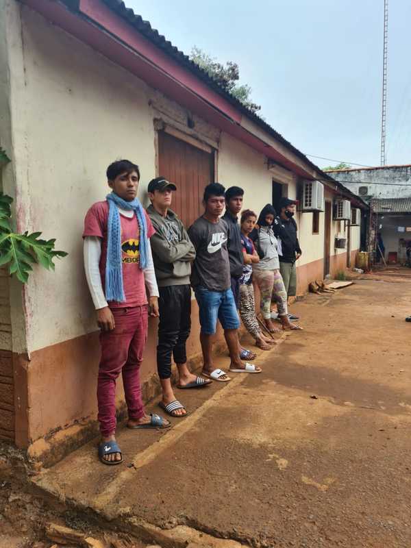 Verifican a limpiaparabrisas apostados en los semáforos del km 6,5 de CDE - La Clave