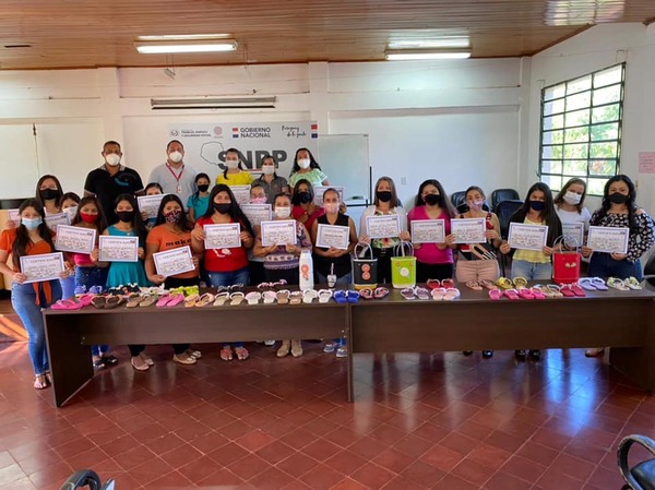 Más de cien mujeres culminan curso y se incursionan en el emprendedurismo - La Clave