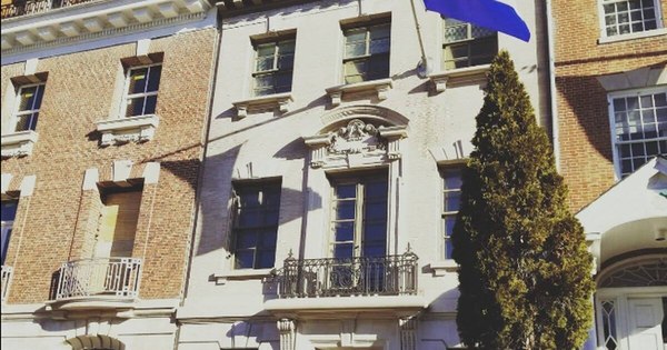 La Nación / Comprobante de residencia es exigencia para vacunarse en Miami, aclara cónsul