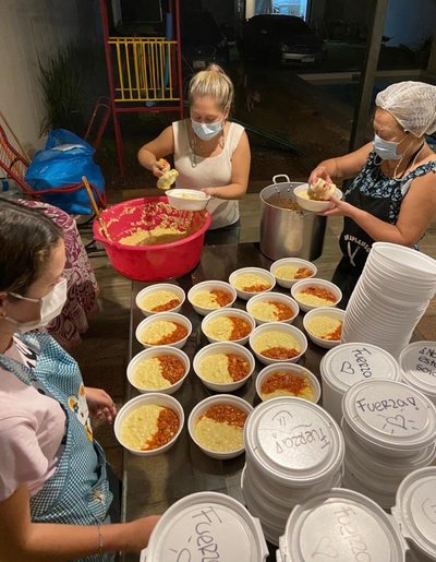 Solidarios se unen y organizan ollas populares para familiares de internados