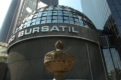 La Bolsa de México cae un 0,58 % por las pérdidas de grupos aeroportuarios - MarketData