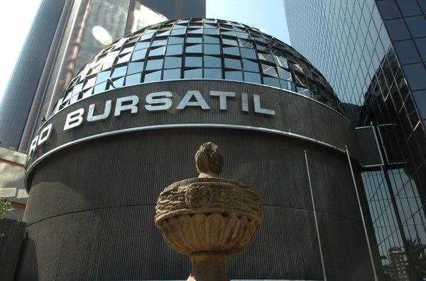 La Bolsa de México cae un 0,58 % por las pérdidas de grupos aeroportuarios - MarketData