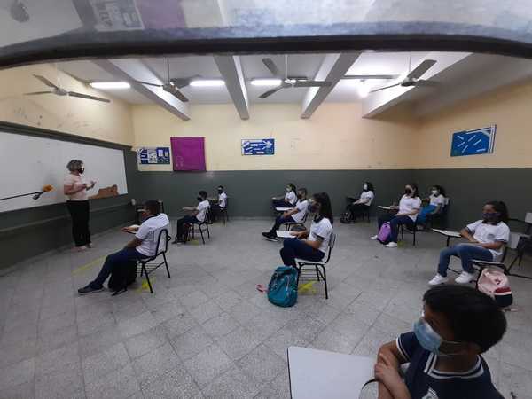 Ante alta cifra de docentes fallecidos por coronavirus, piden suspender temporalmente clases presenciales - Megacadena — Últimas Noticias de Paraguay