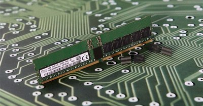 La Nación / La escasez de semiconductores desestabiliza la industria mundial