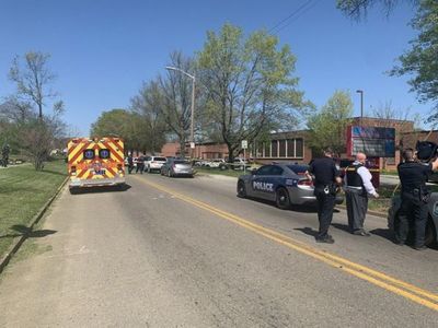 Ataque a tiros en una escuela secundaria en Tennessee mata a un adolescente