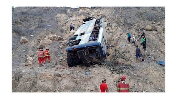 Perú: Accidente de autobus deja 20 muertos